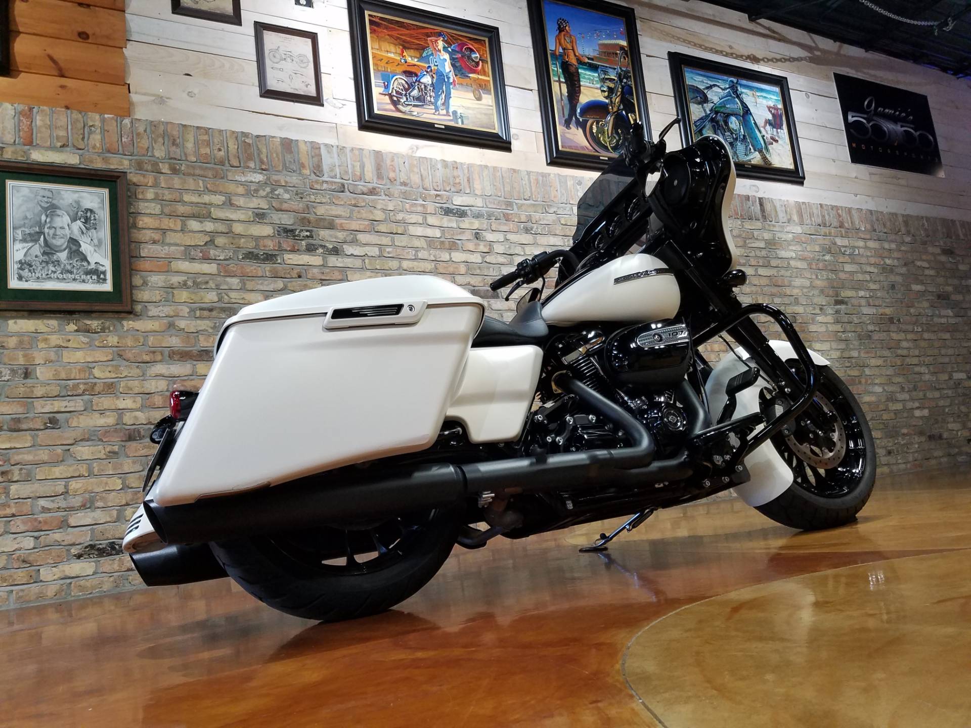 2018 Harley-Davidson Street Glide® Special in Big Bend, Wisconsin - Photo 4
