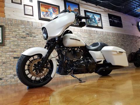 2018 Harley-Davidson Street Glide® Special in Big Bend, Wisconsin - Photo 31