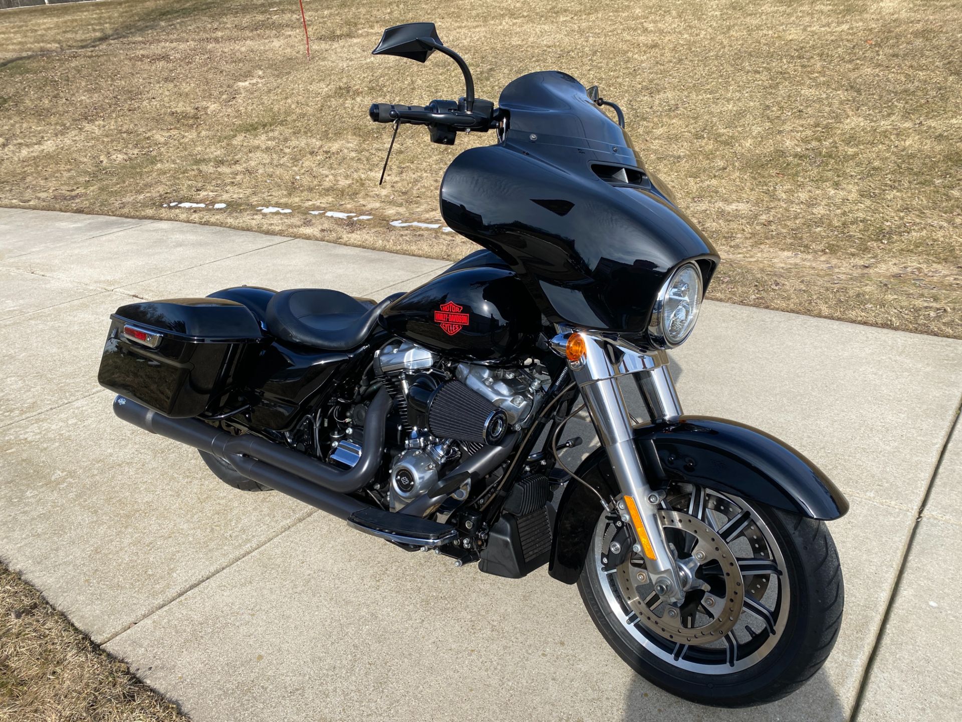 2019 Harley-Davidson Electra Glide® Standard in Big Bend, Wisconsin - Photo 2