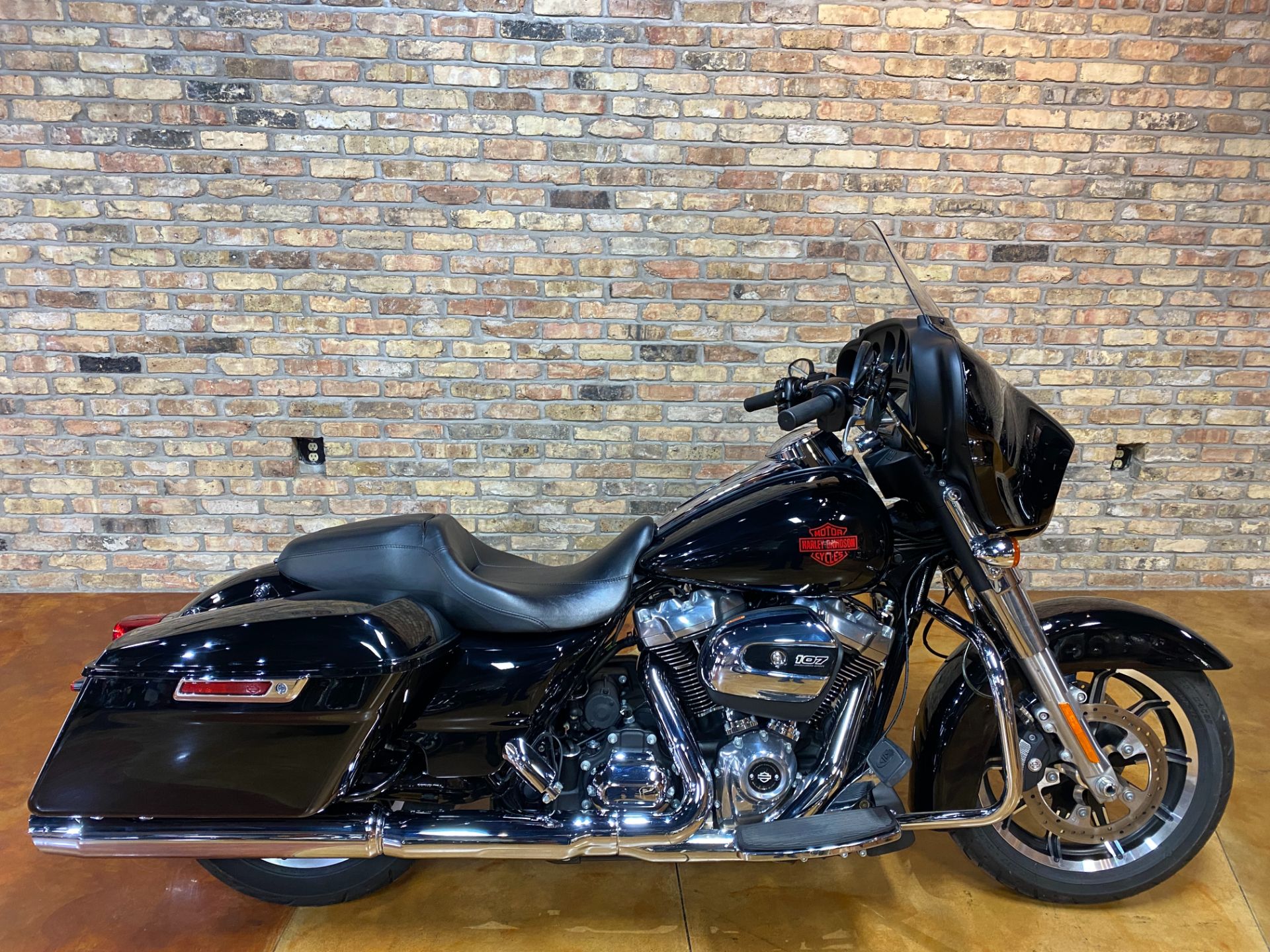 2019 Harley-Davidson Electra Glide® Standard in Big Bend, Wisconsin - Photo 10