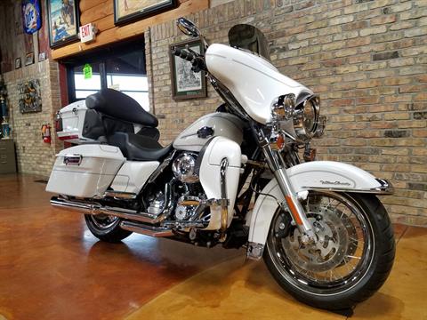 2013 Harley-Davidson Ultra Classic® Electra Glide® in Big Bend, Wisconsin - Photo 2