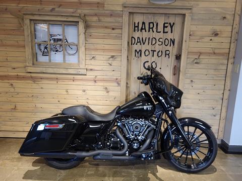 2018 Harley-Davidson Street Glide® Special in Mentor, Ohio - Photo 1