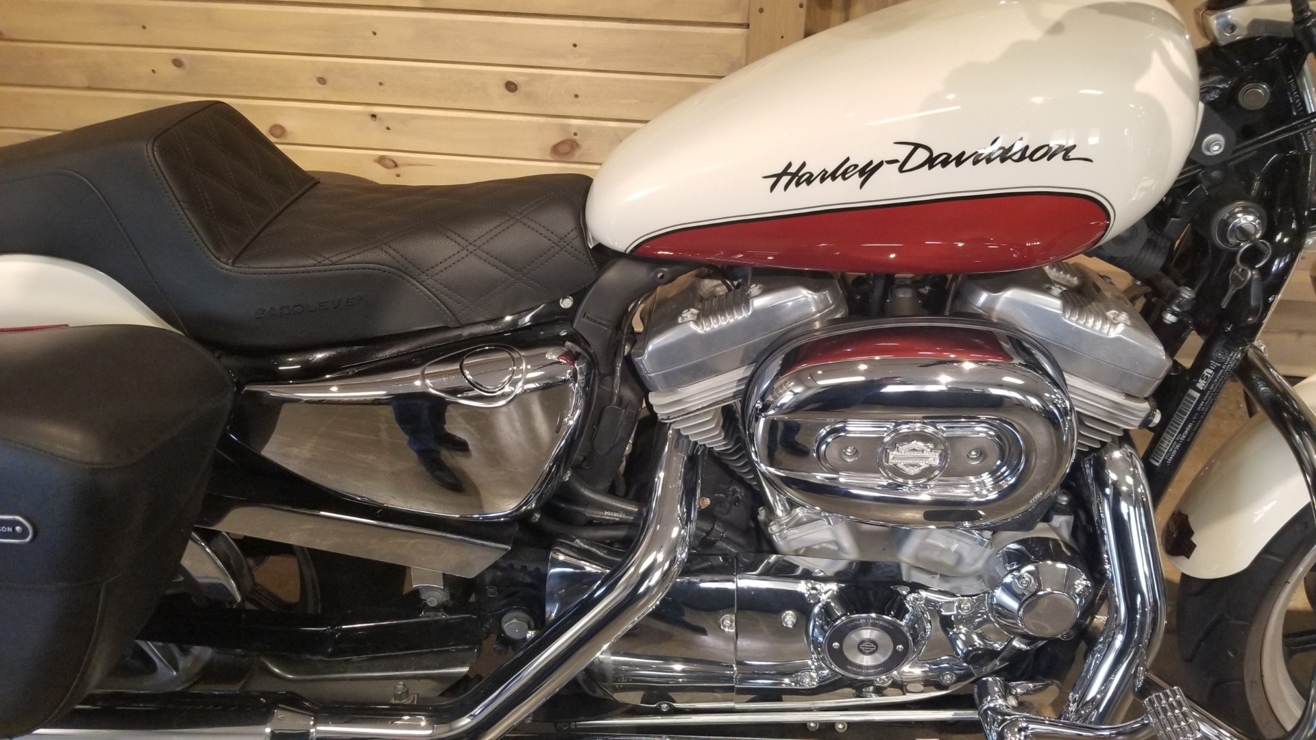 2011 Harley-Davidson Sportster® 883 SuperLow™ in Mentor, Ohio - Photo 2