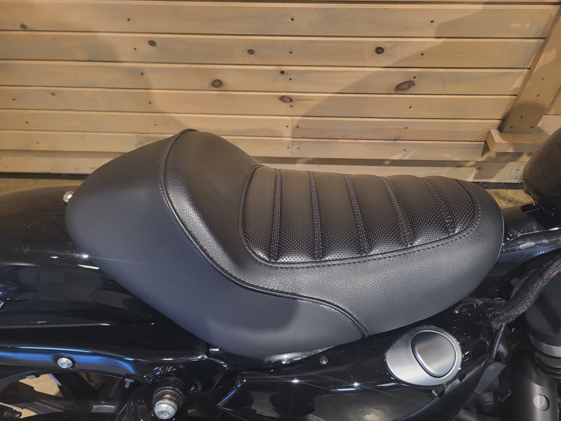 2019 Harley-Davidson Iron 883™ in Mentor, Ohio - Photo 5