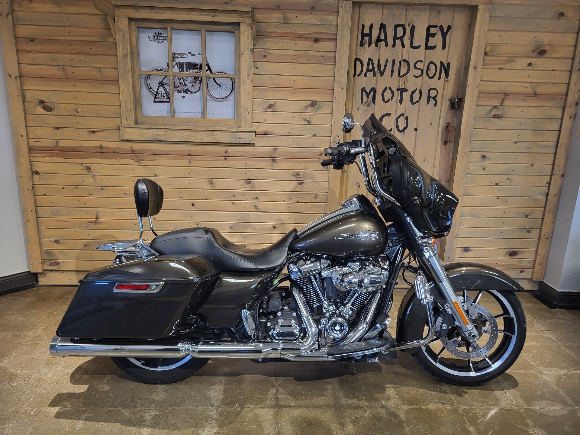 2021 Harley-Davidson Street Glide® in Mentor, Ohio - Photo 8