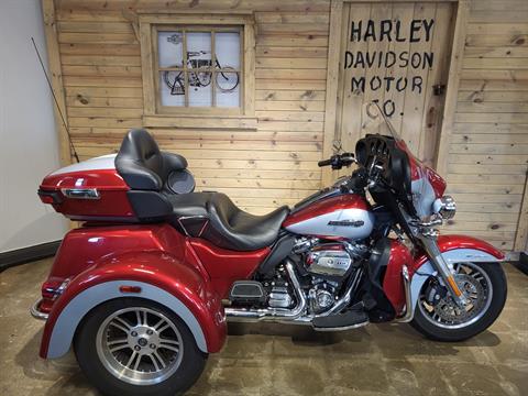 2019 Harley-Davidson Tri Glide® Ultra in Mentor, Ohio - Photo 2