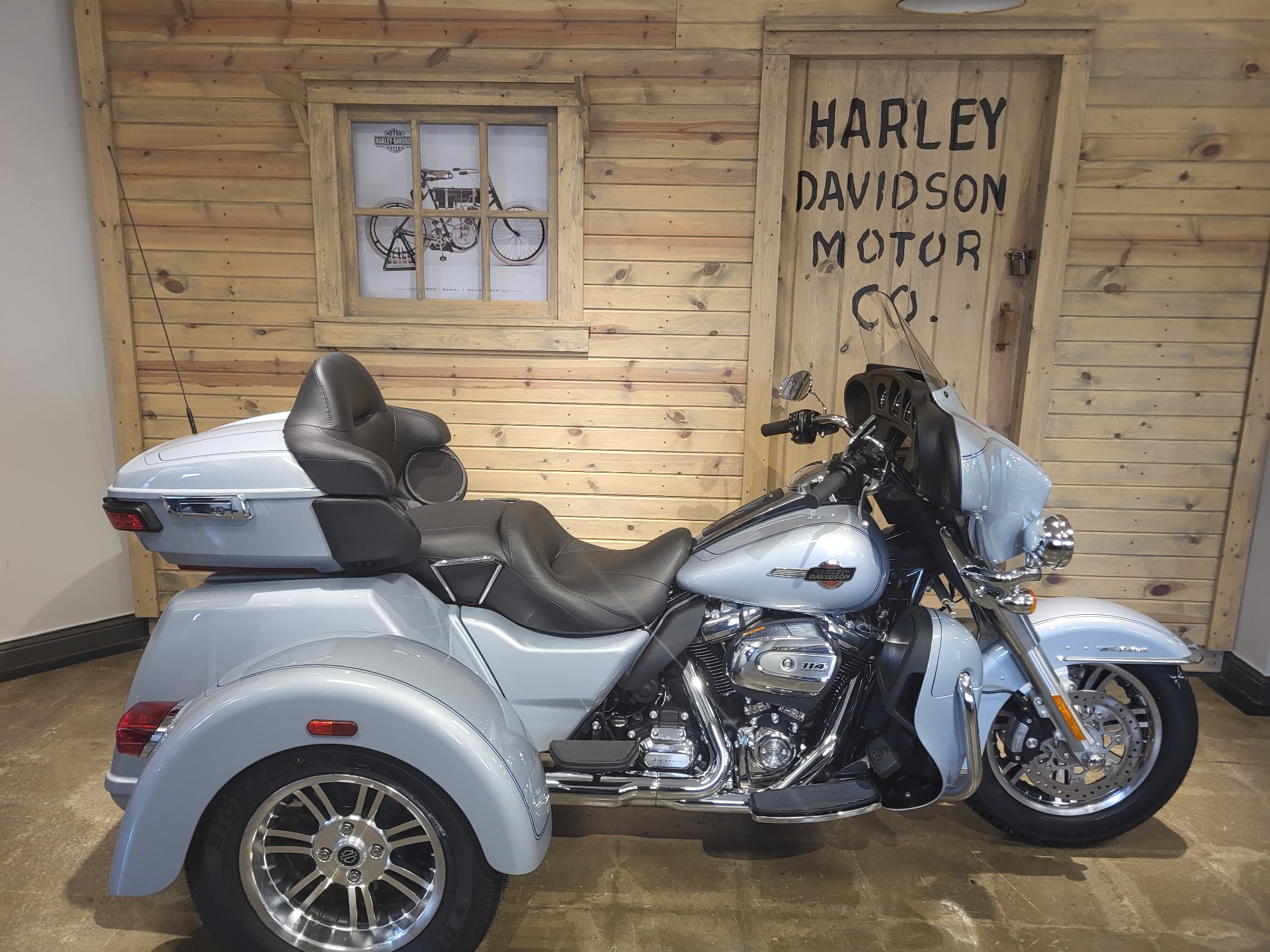 2023 Harley-Davidson Tri Glide® Ultra in Mentor, Ohio - Photo 2