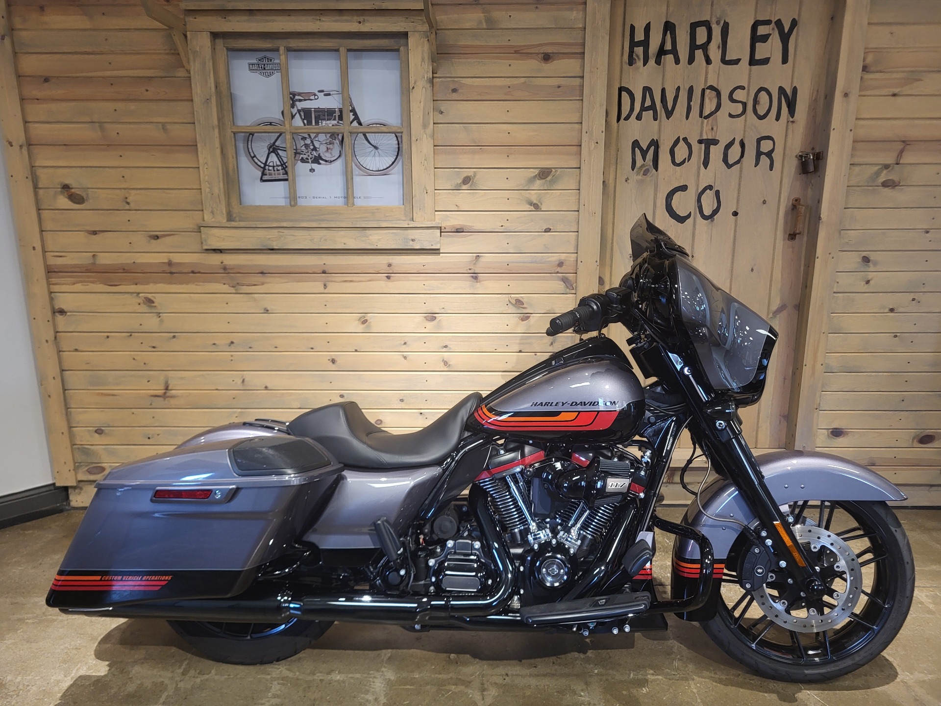 2020 Harley-Davidson CVO™ Street Glide® in Mentor, Ohio - Photo 9