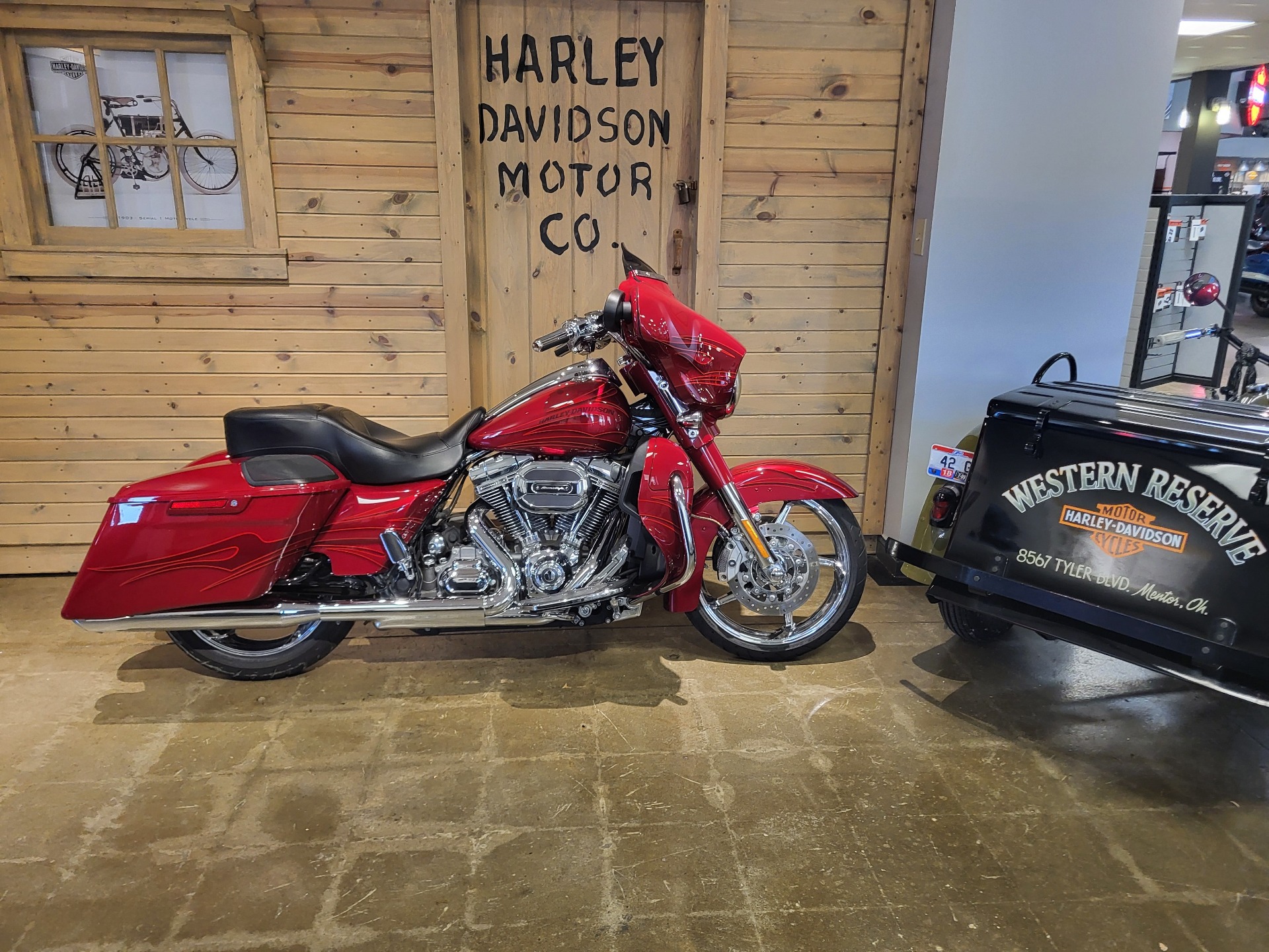2016 Harley-Davidson CVO™ Street Glide® in Mentor, Ohio - Photo 1