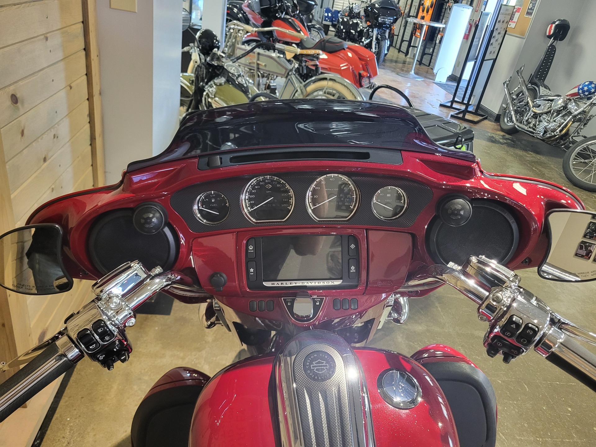 2016 Harley-Davidson CVO™ Street Glide® in Mentor, Ohio - Photo 6