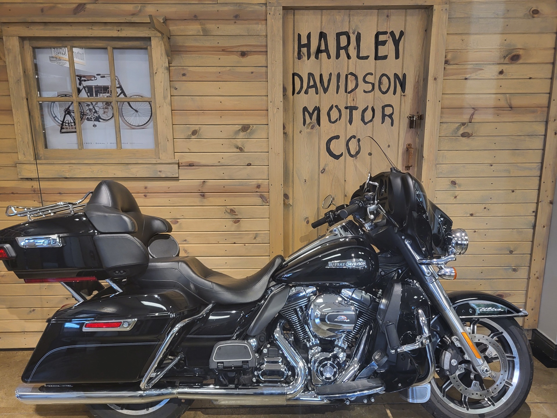 2015 Harley-Davidson Electra Glide® Ultra Classic® in Mentor, Ohio - Photo 2
