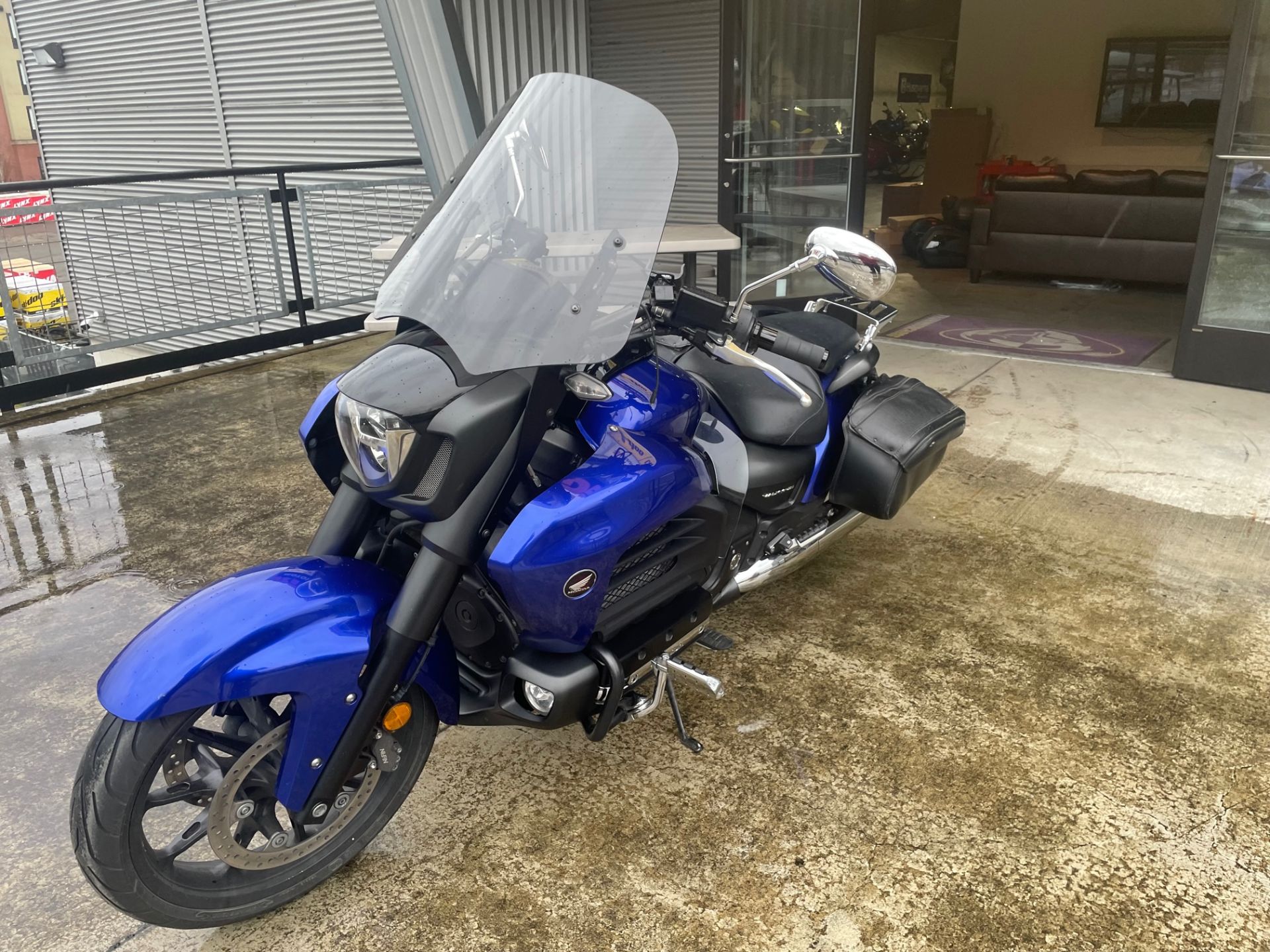 2014 Honda Gold Wing® Valkyrie® in Woodinville, Washington - Photo 3