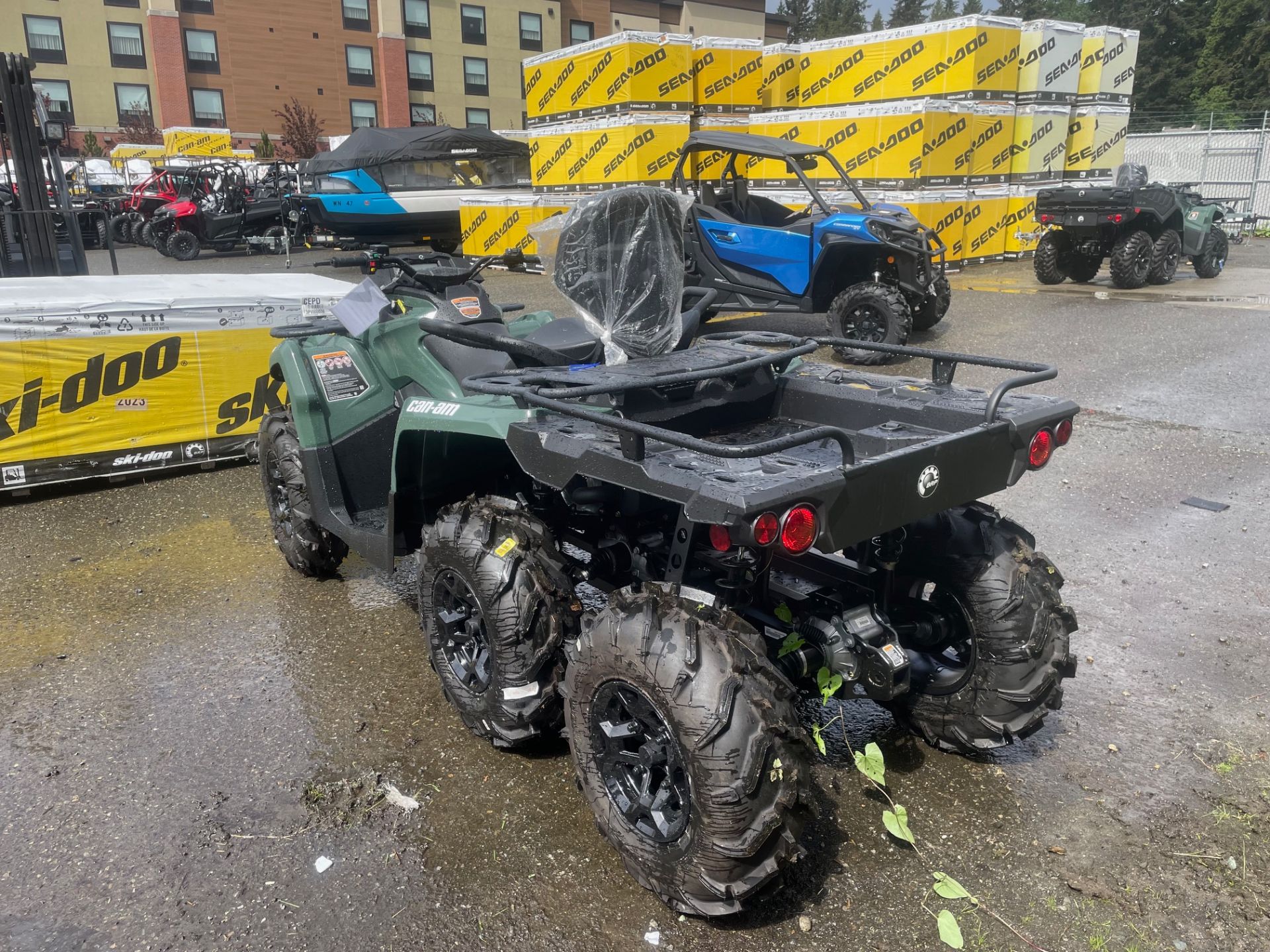 2024 Can-Am Outlander MAX 6x6 DPS 450 in Woodinville, Washington - Photo 6