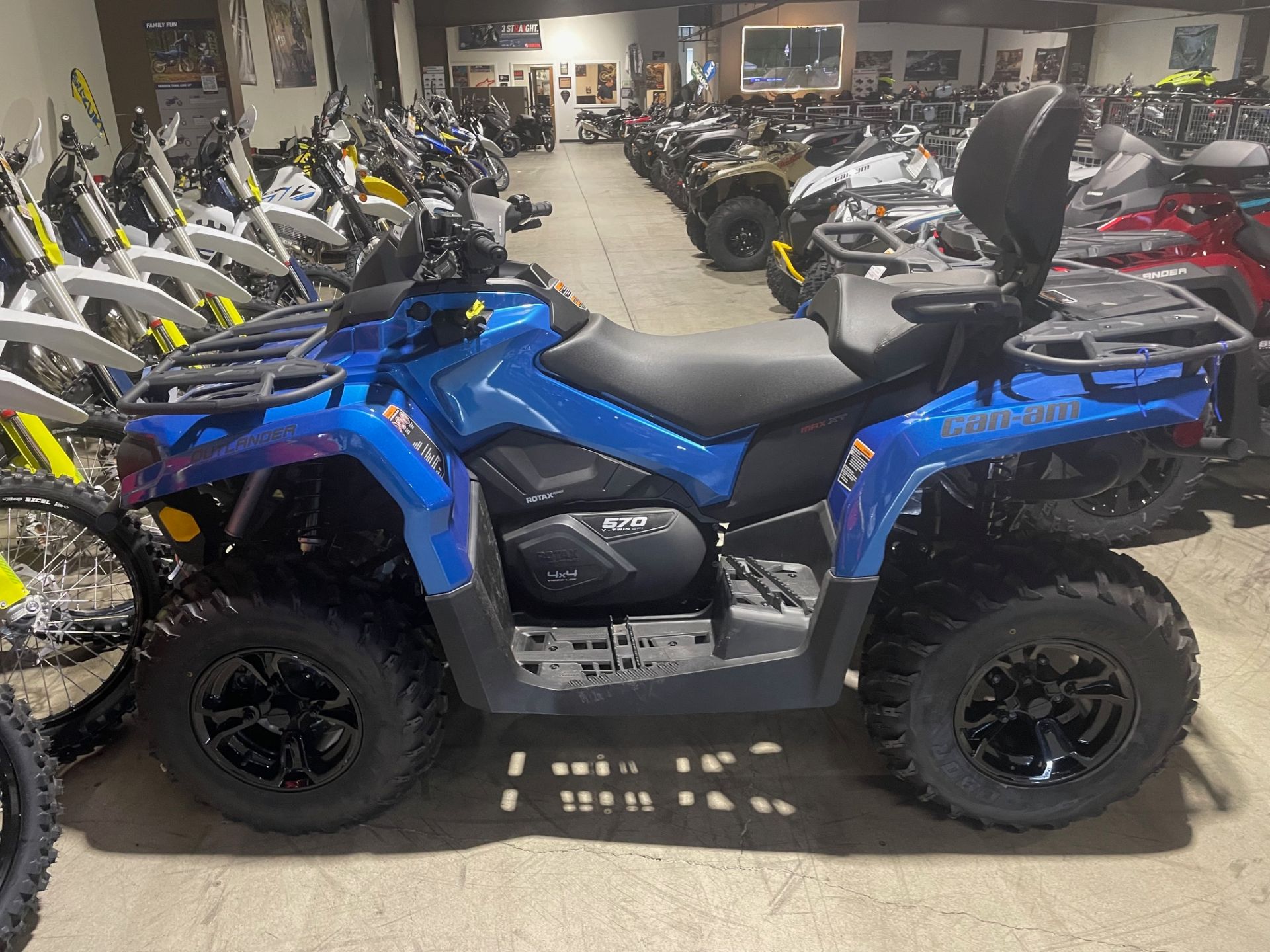 2023 Can-Am Outlander MAX XT 570 in Woodinville, Washington - Photo 3