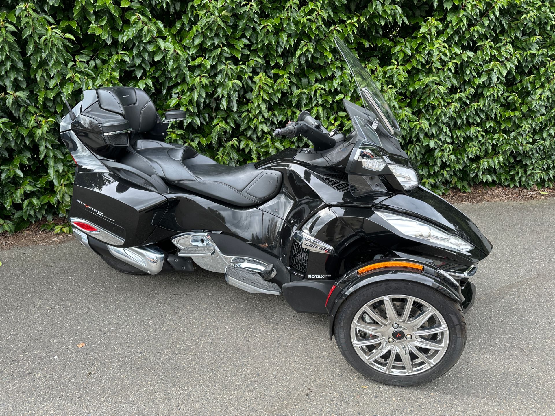 2016 Can-Am Spyder RT Limited in Issaquah, Washington - Photo 2