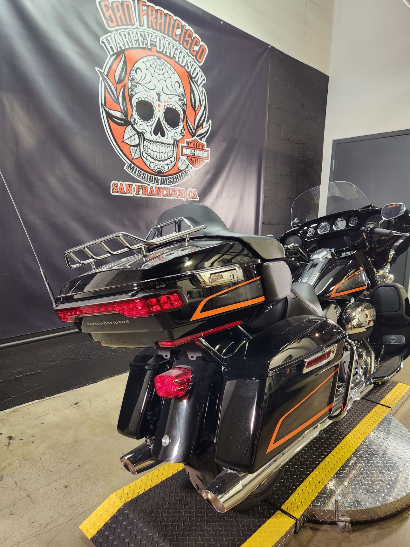 2022 Harley-Davidson Ultra Limited in San Francisco, California - Photo 8