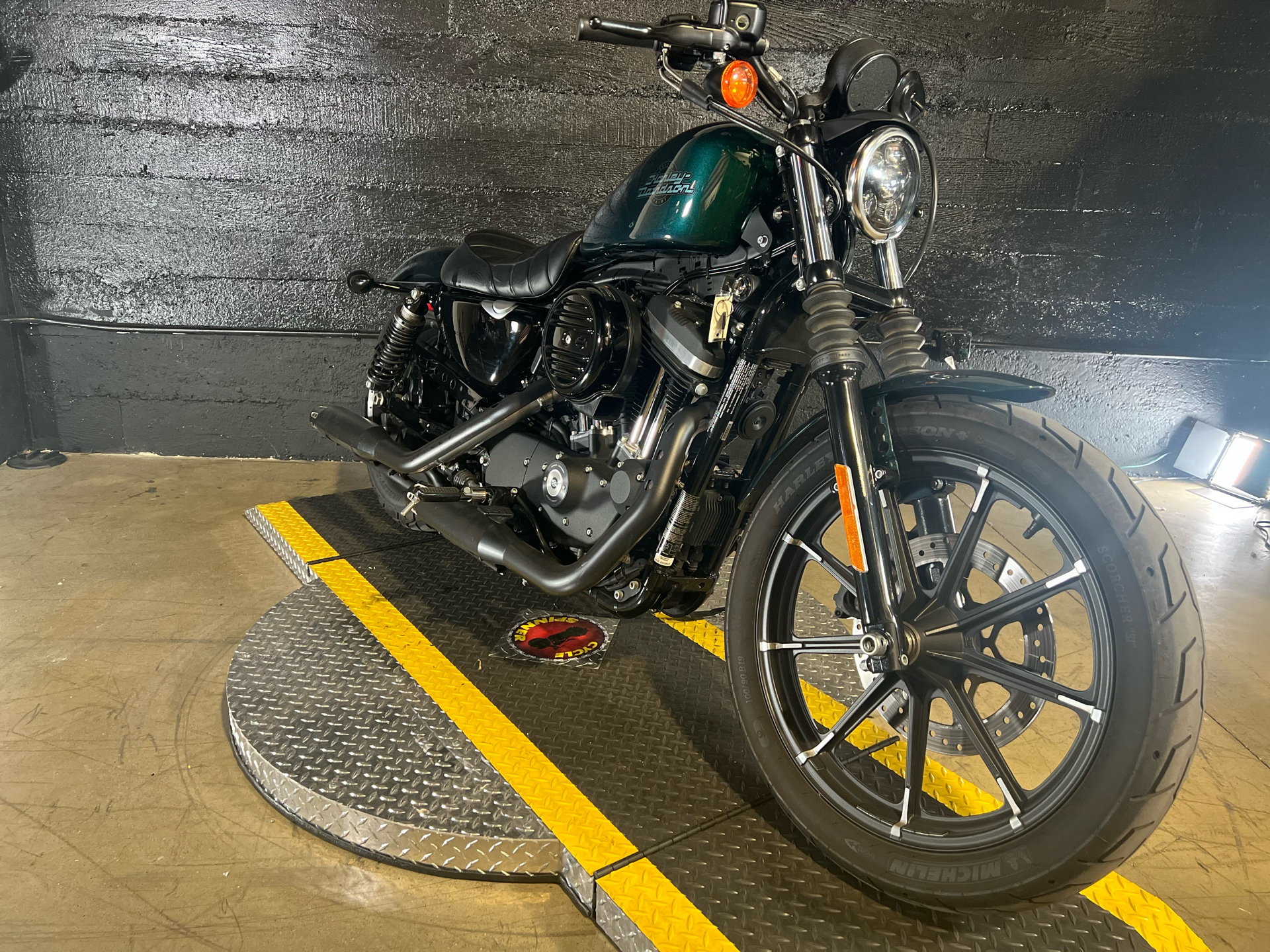 2021 Harley-Davidson Iron 883™ in San Francisco, California - Photo 3
