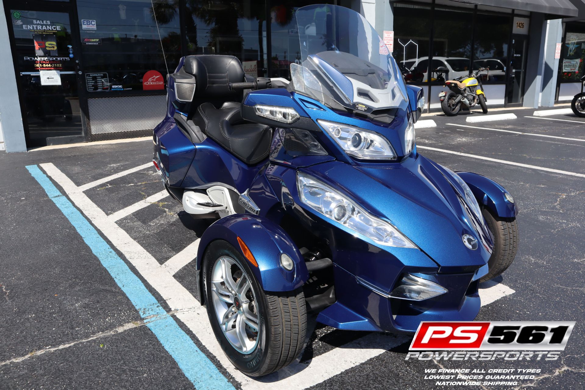 2011 Can-Am Spyder® RT Audio & Convenience SE5 in Lake Park, Florida - Photo 4