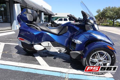 2011 Can-Am Spyder® RT Audio & Convenience SE5 in Lake Park, Florida - Photo 5