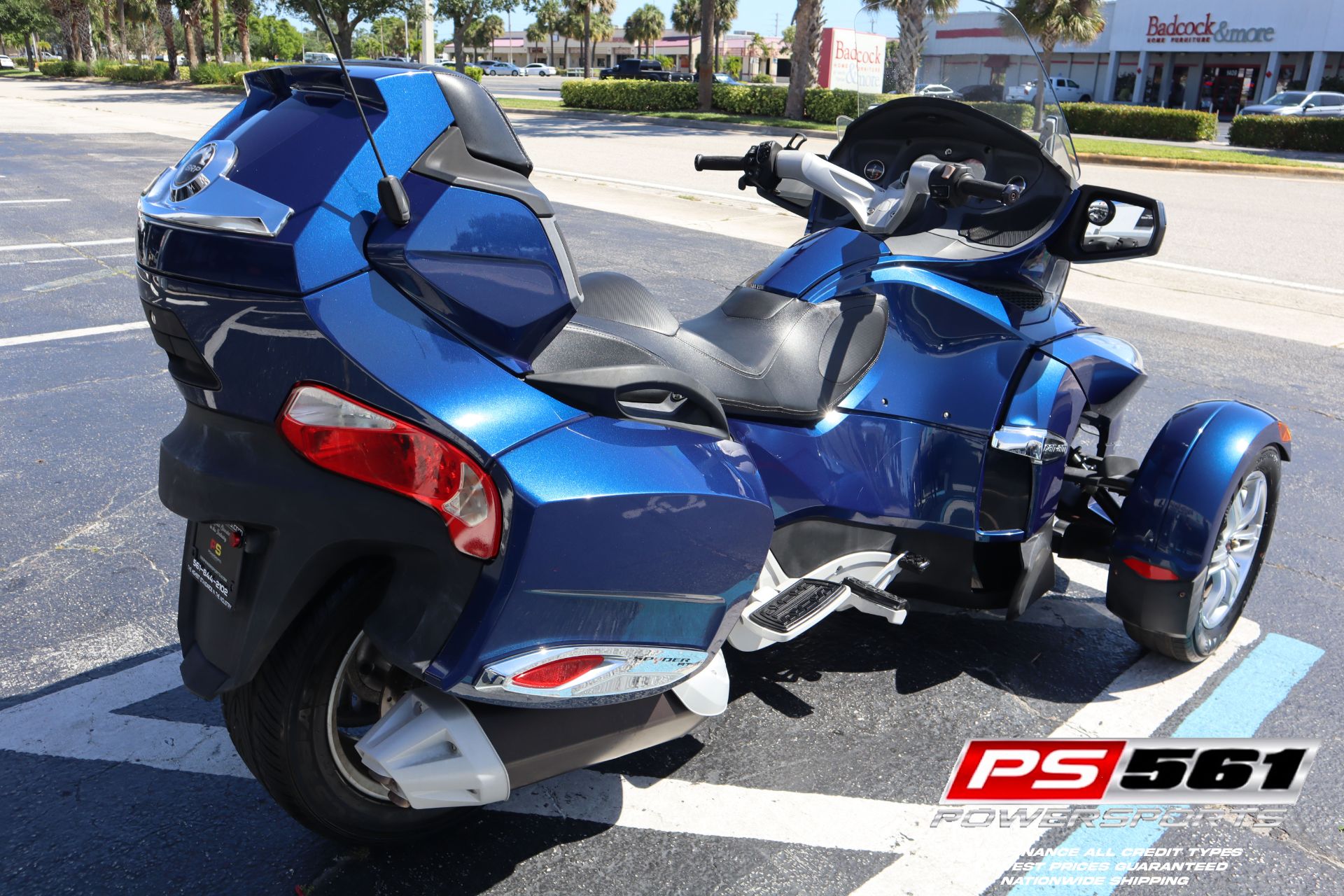 2011 Can-Am Spyder® RT Audio & Convenience SE5 in Lake Park, Florida - Photo 6