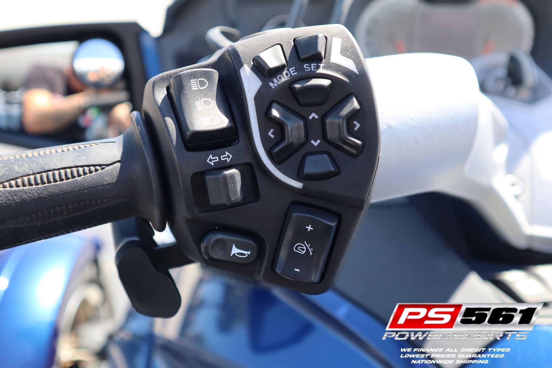 2011 Can-Am Spyder® RT Audio & Convenience SE5 in Lake Park, Florida - Photo 12