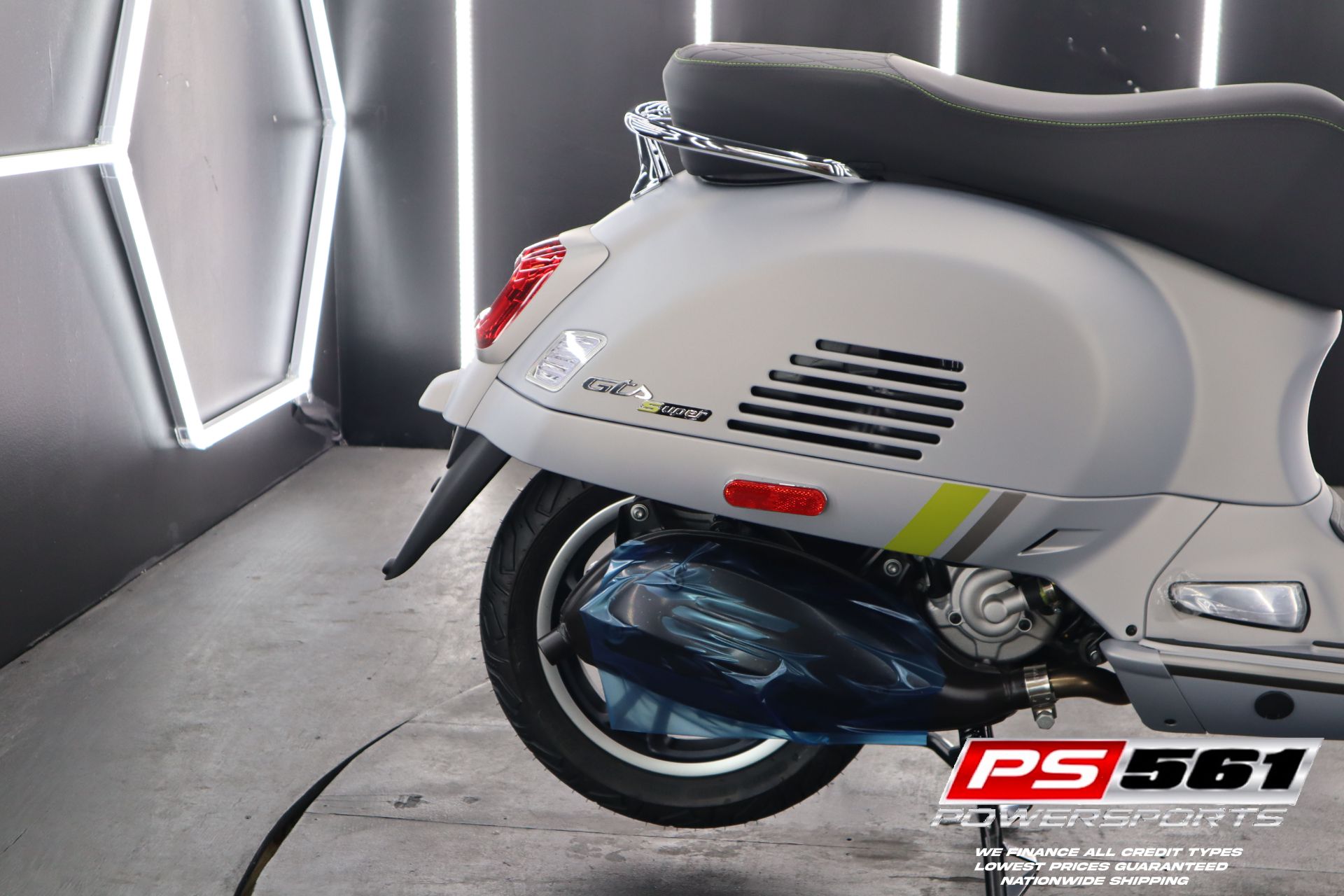 2024 Vespa GTS Super 300 Tech in Lake Park, Florida - Photo 2