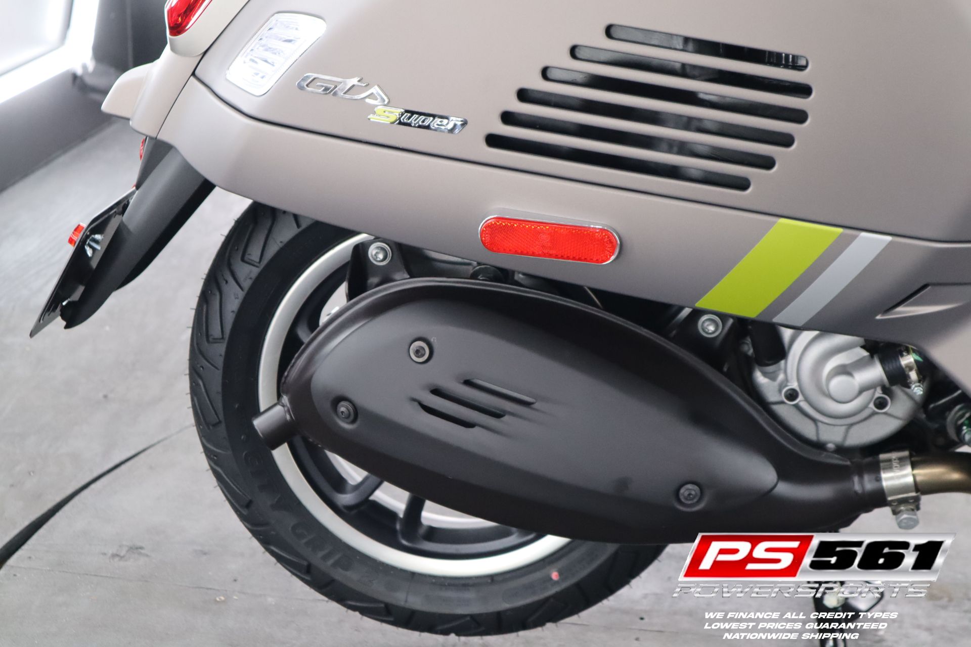 2024 Vespa GTS Super 300 Tech in Lake Park, Florida - Photo 2