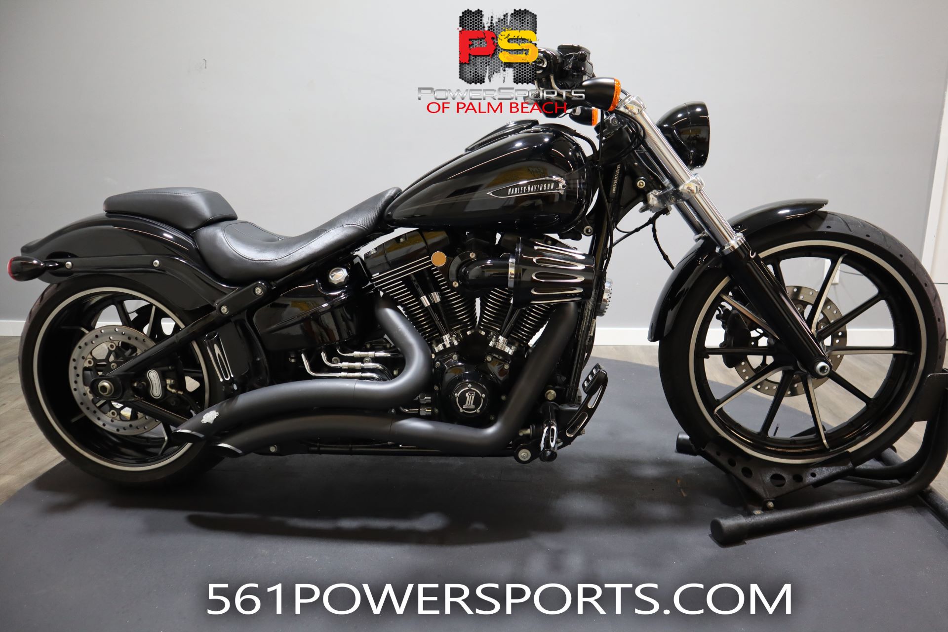 2015 Harley-Davidson Breakout® in Lake Park, Florida - Photo 1