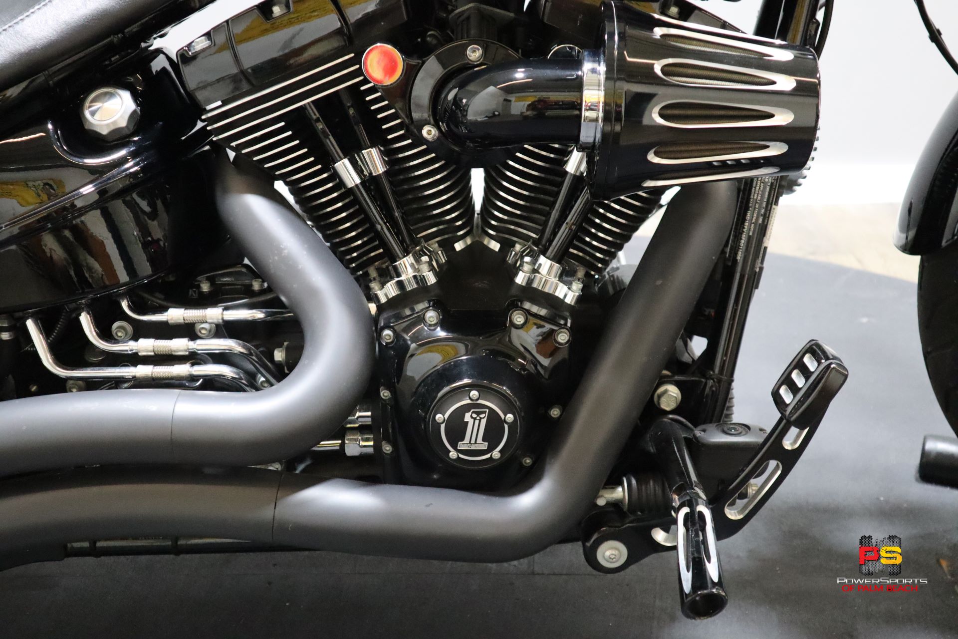 2015 Harley-Davidson Breakout® in Lake Park, Florida - Photo 23