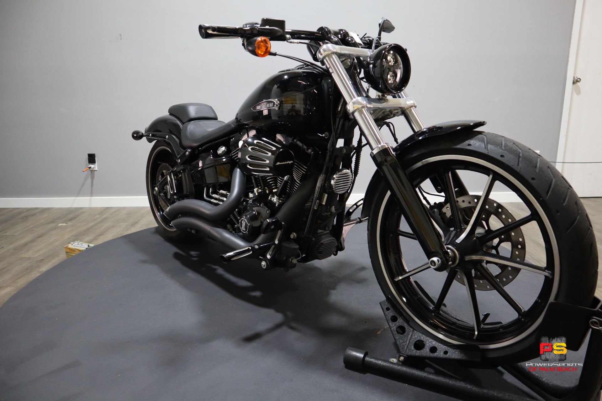 2015 Harley-Davidson Breakout® in Lake Park, Florida - Photo 6