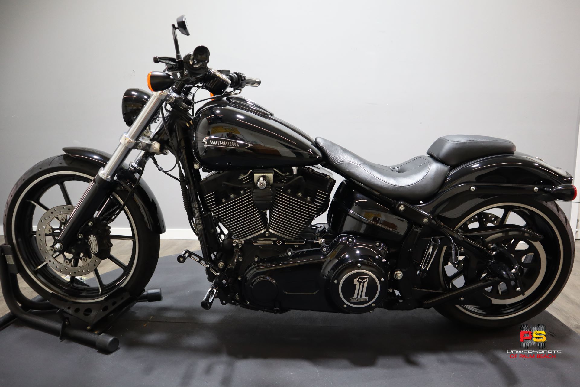 2015 Harley-Davidson Breakout® in Lake Park, Florida - Photo 13