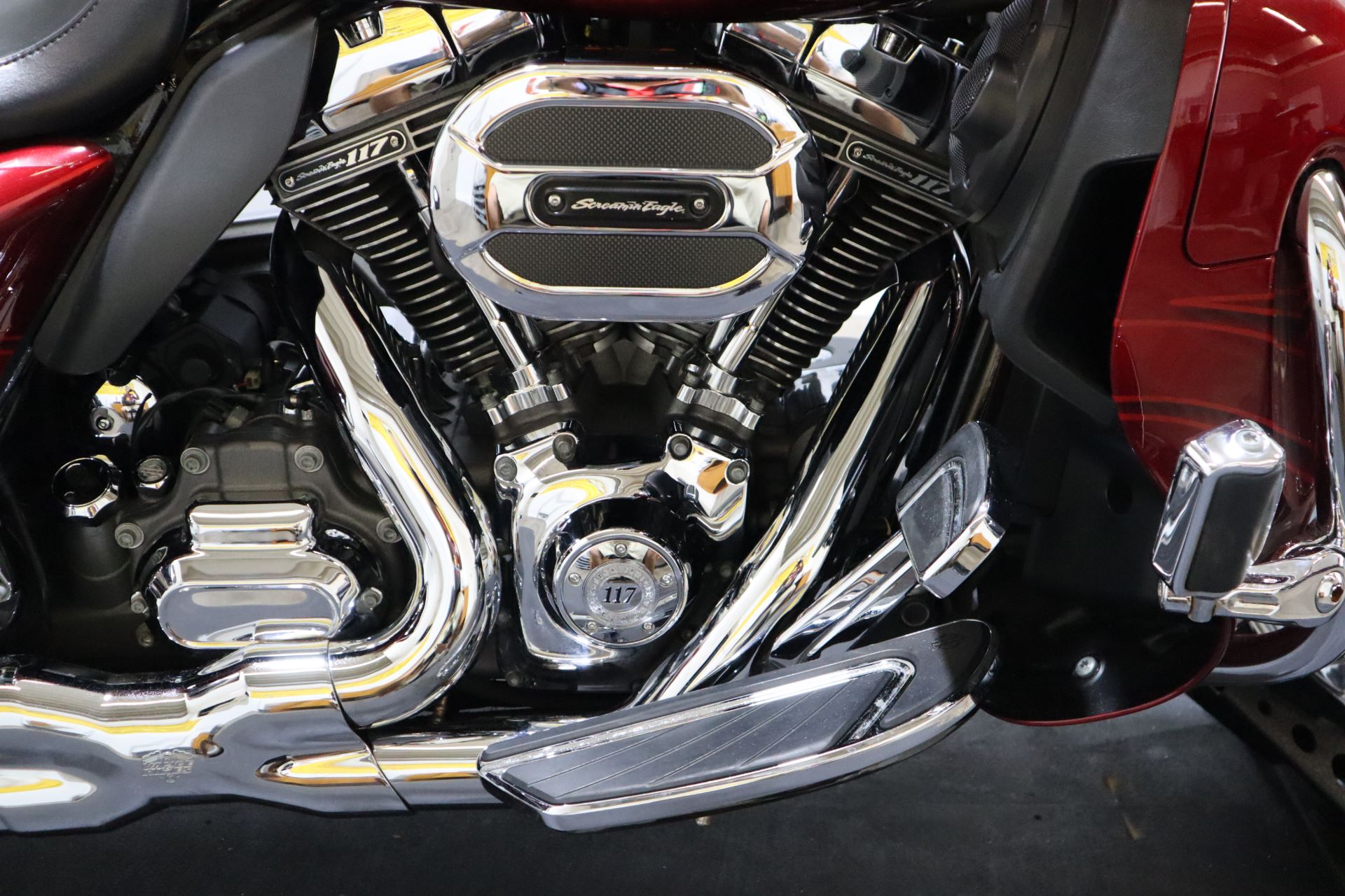 2016 Harley-Davidson CVO™ Street Glide® in Lake Park, Florida - Photo 31