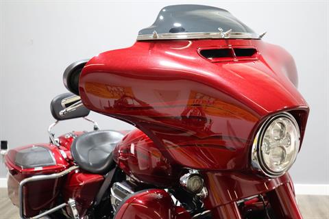 2016 Harley-Davidson CVO™ Street Glide® in Lake Park, Florida - Photo 6