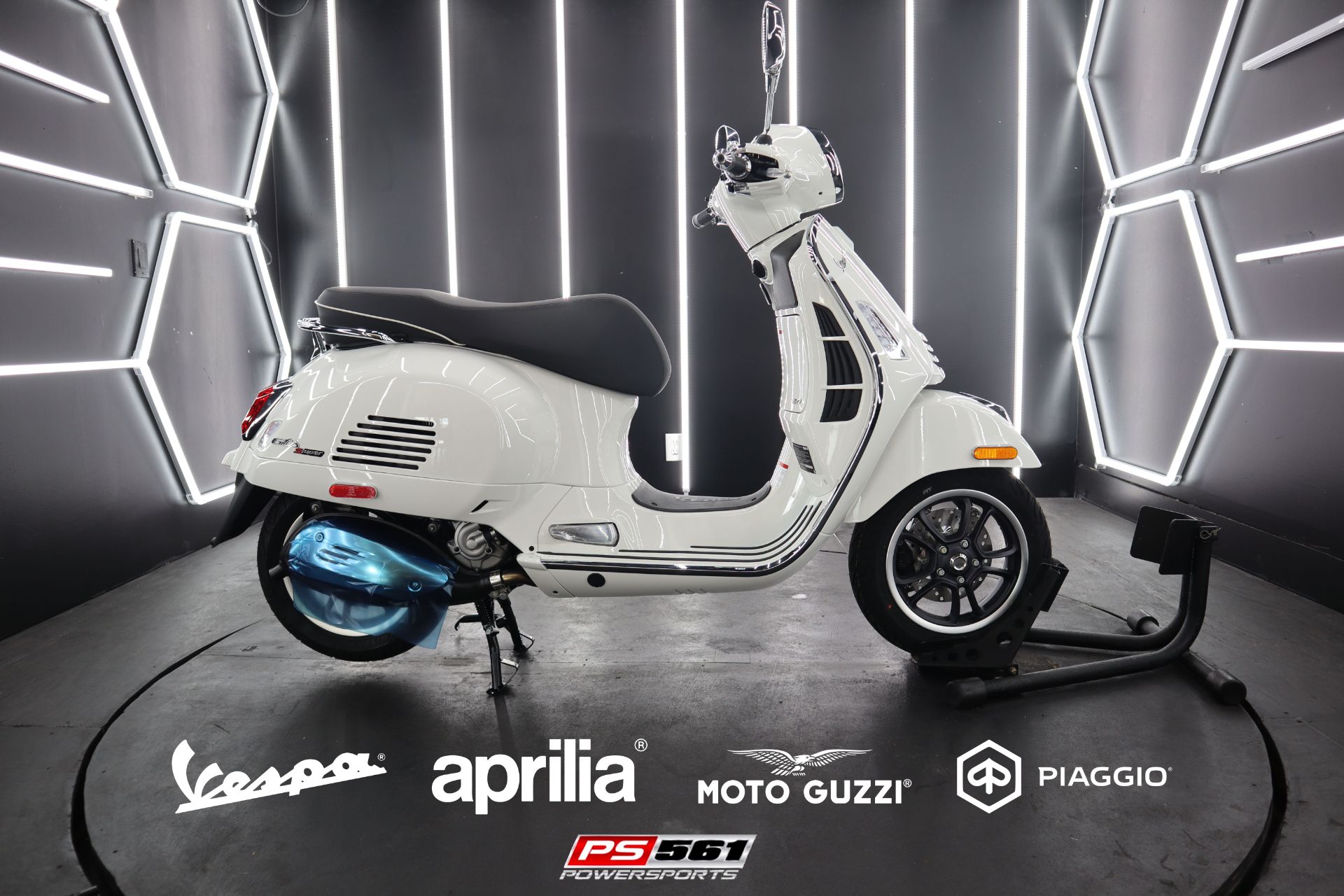 2024 Vespa GTS Super 300 in Lake Park, Florida - Photo 1