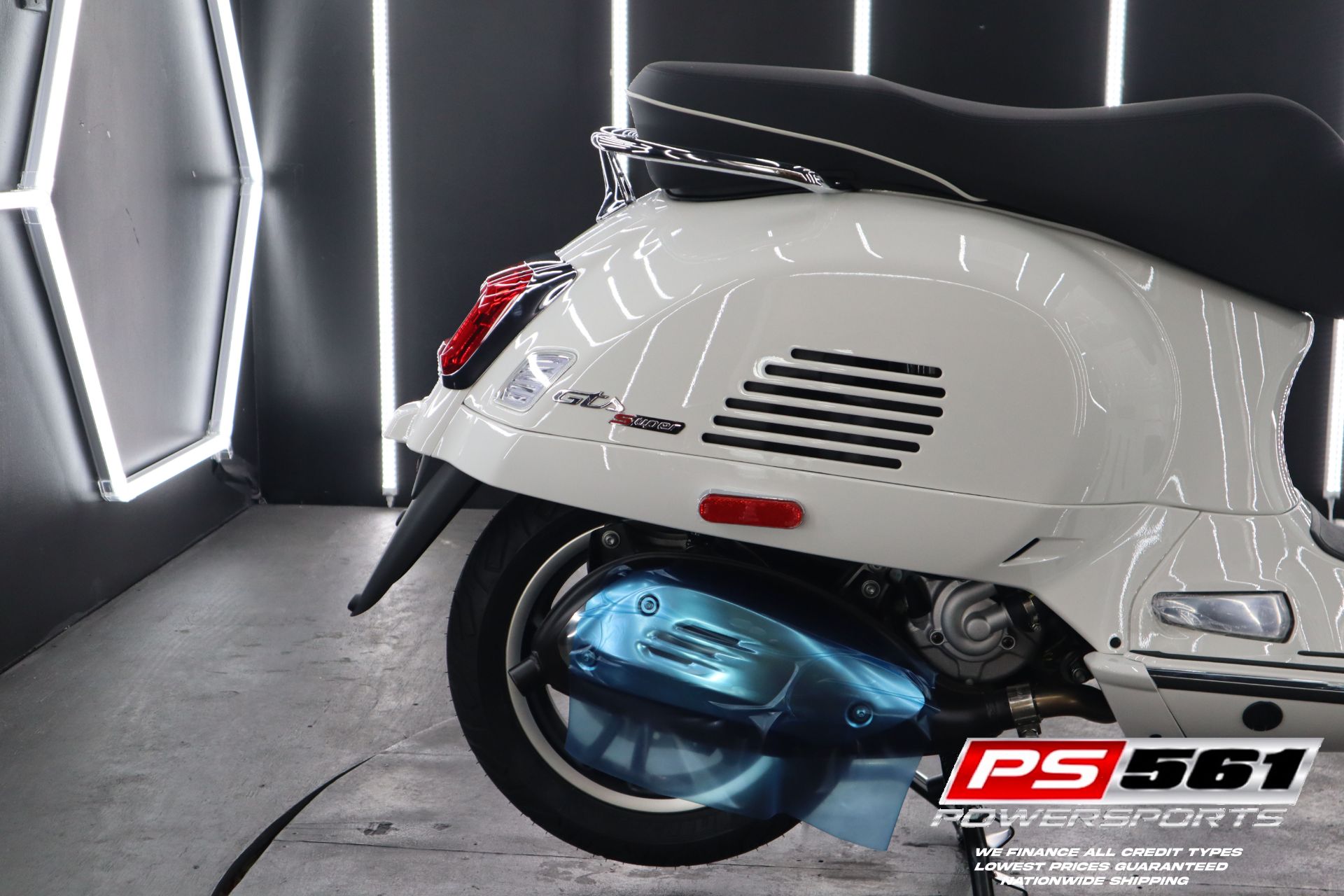 2024 Vespa GTS Super 300 in Lake Park, Florida - Photo 2