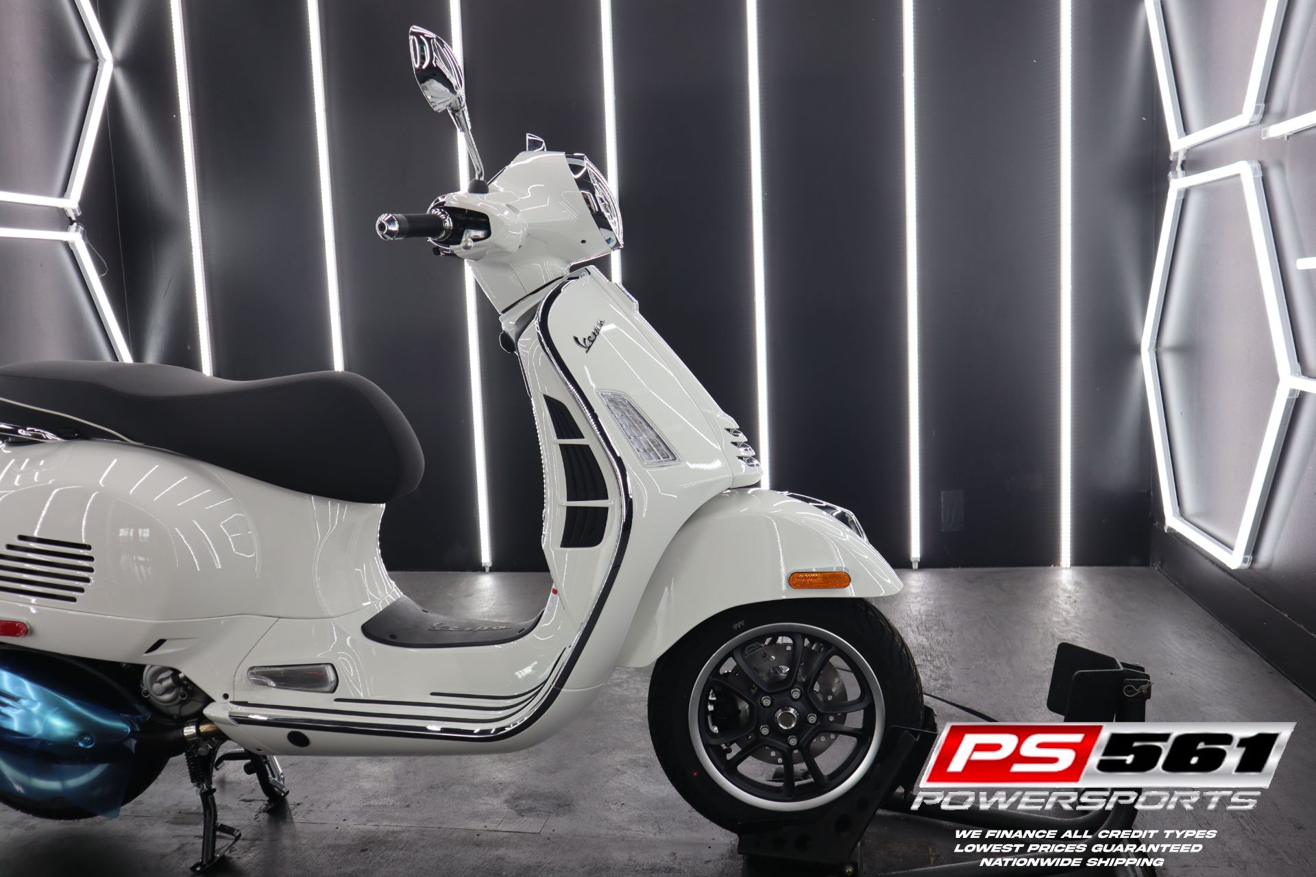 2024 Vespa GTS Super 300 in Lake Park, Florida - Photo 4