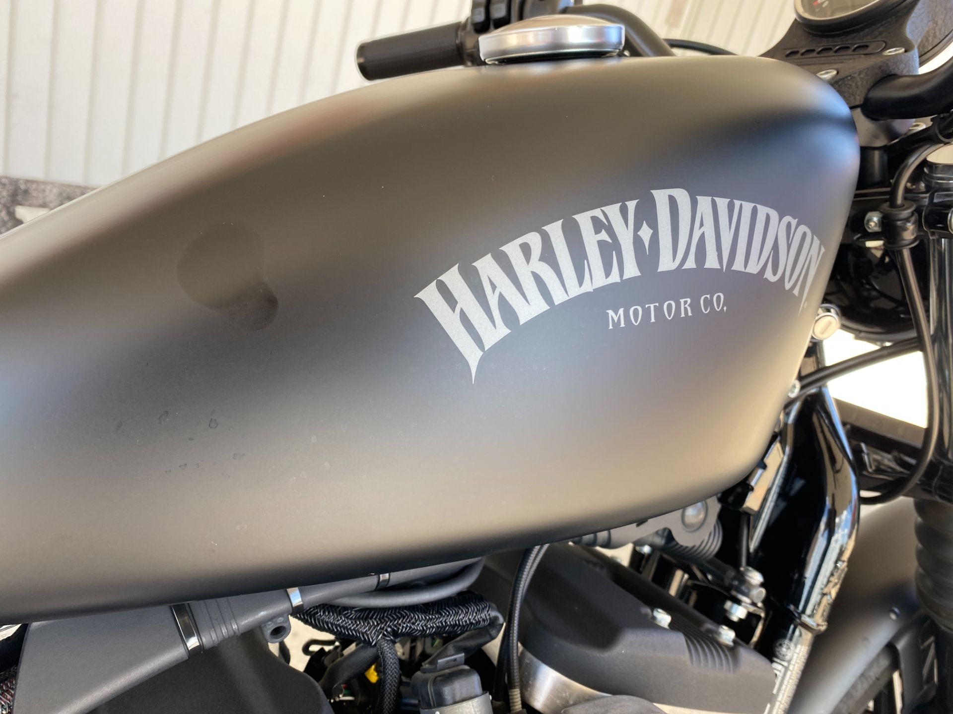 iron 883 fuel tank