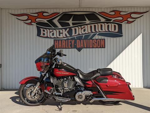 2017 Harley-Davidson CVO™ Street Glide® in Marion, Illinois - Photo 2