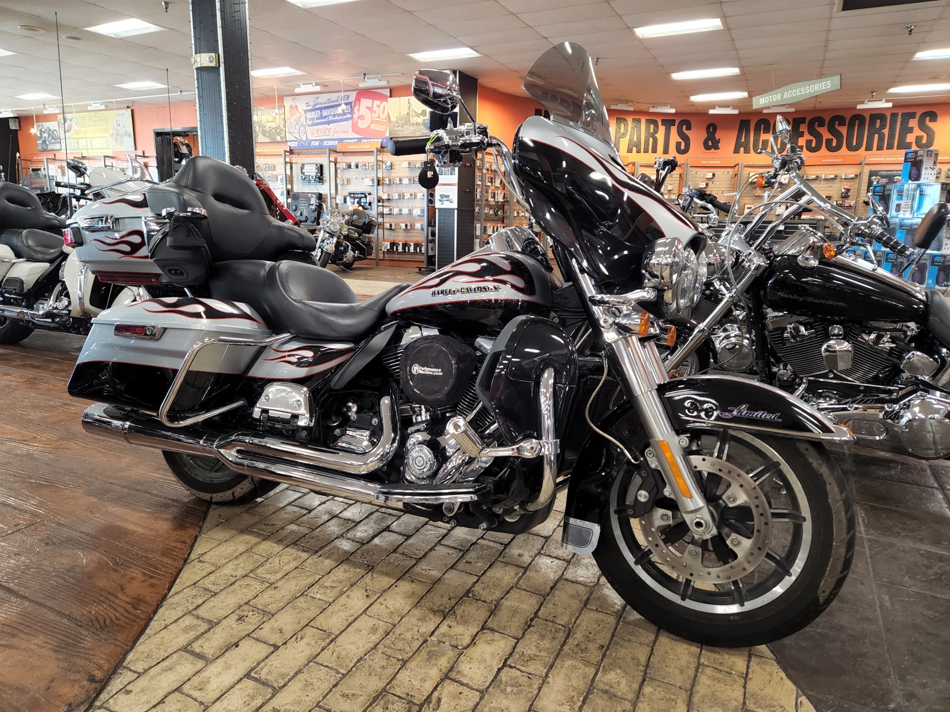 2015 Harley-Davidson Electra Glide Ultra Limited in Marion, Illinois - Photo 2