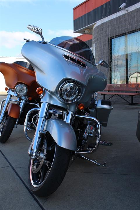 2017 Harley-Davidson Street Glide® in Marion, Illinois - Photo 2