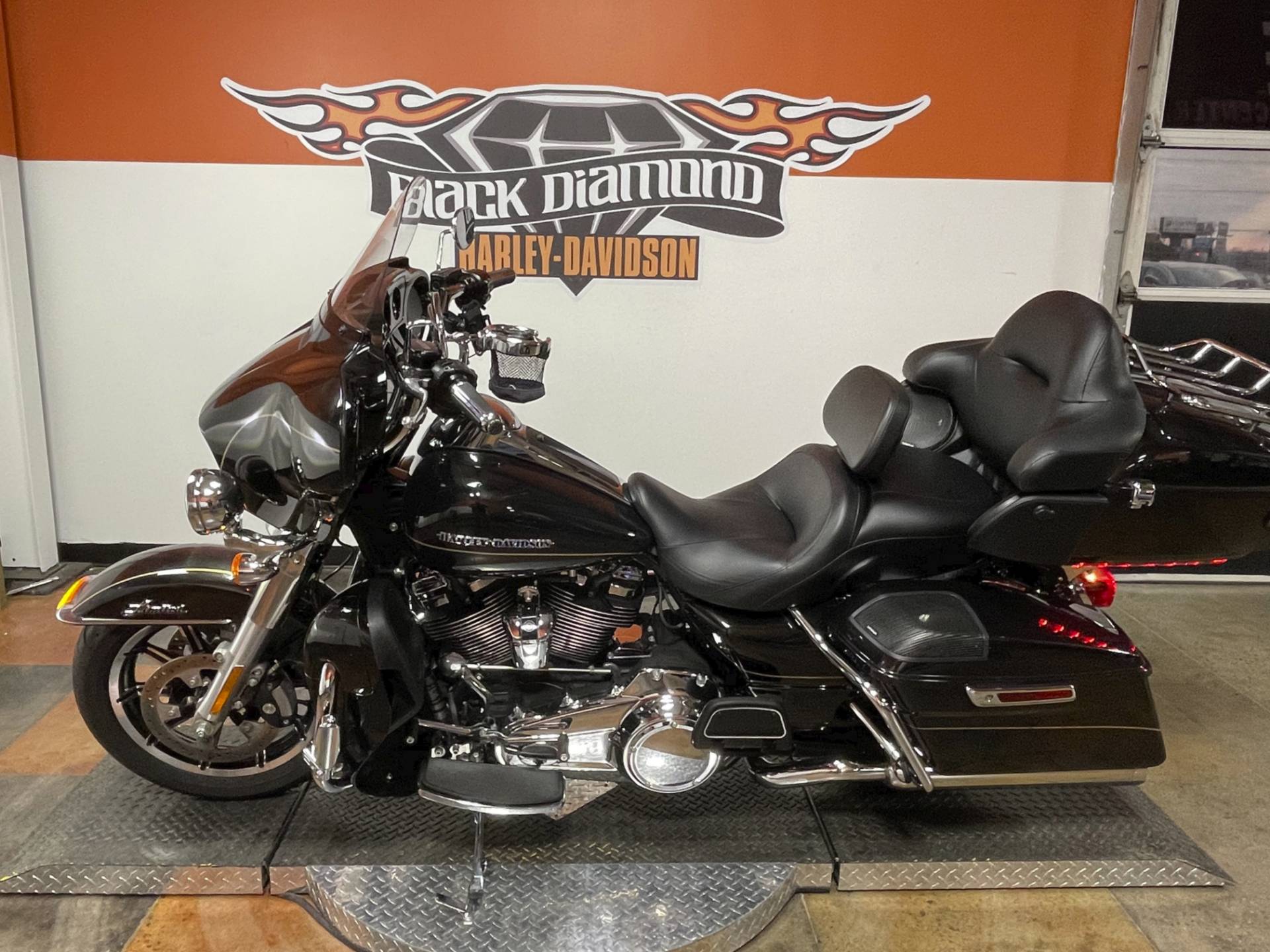 Used 2017 Harley Davidson Ultra Limited Vivid Black Motorcycles In Marion Il U669452