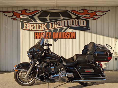 2011 Harley-Davidson Ultra Classic® Electra Glide® in Marion, Illinois - Photo 2
