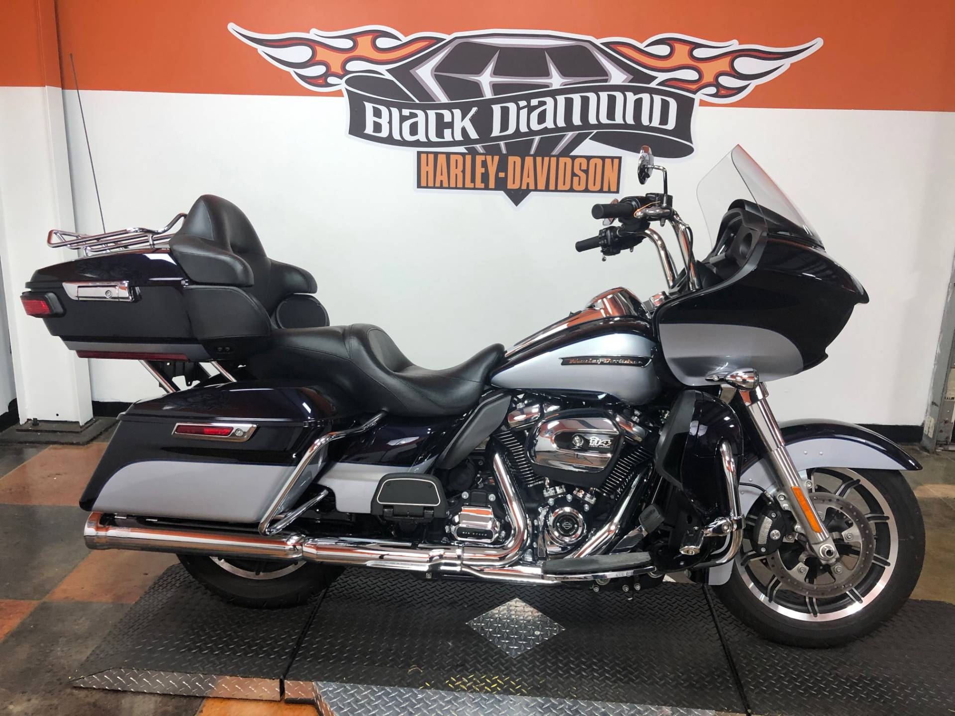 Used 2019 Harley Davidson Road Glide Ultra Silver Flux Black Fuse Motorcycles In Mount Vernon Il U665907