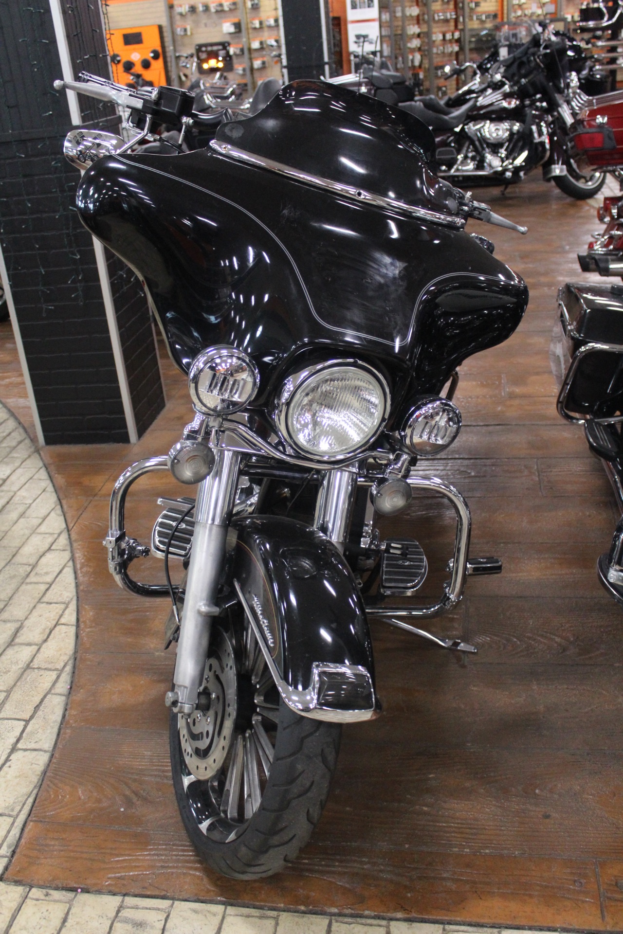 2005 Harley-Davidson FLHTCUI Ultra Classic® Electra Glide® in Marion, Illinois - Photo 2