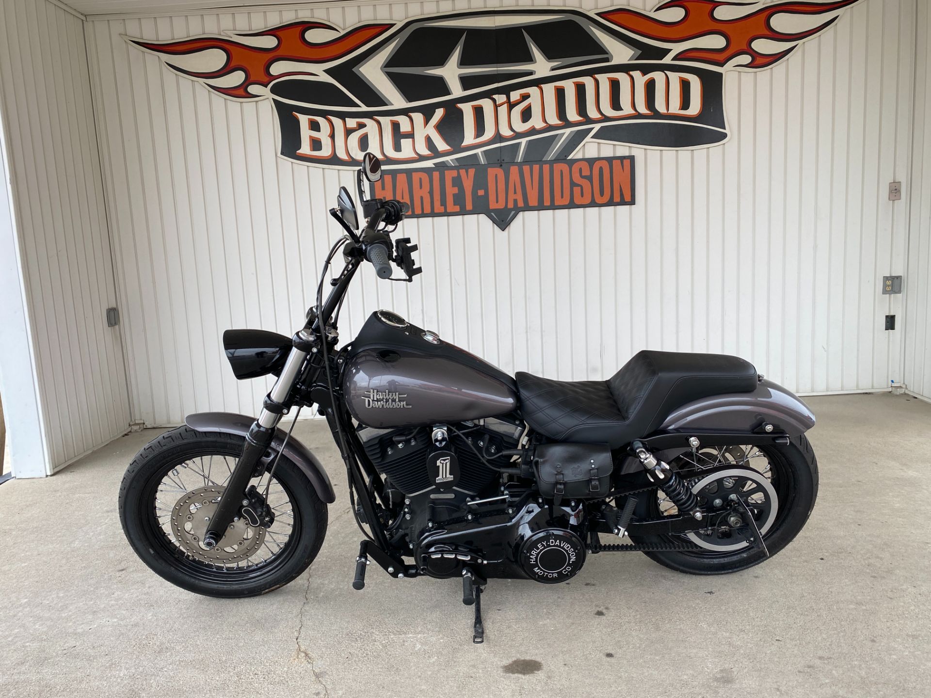 2014 Harley-Davidson Dyna® Street Bob® in Marion, Illinois - Photo 2