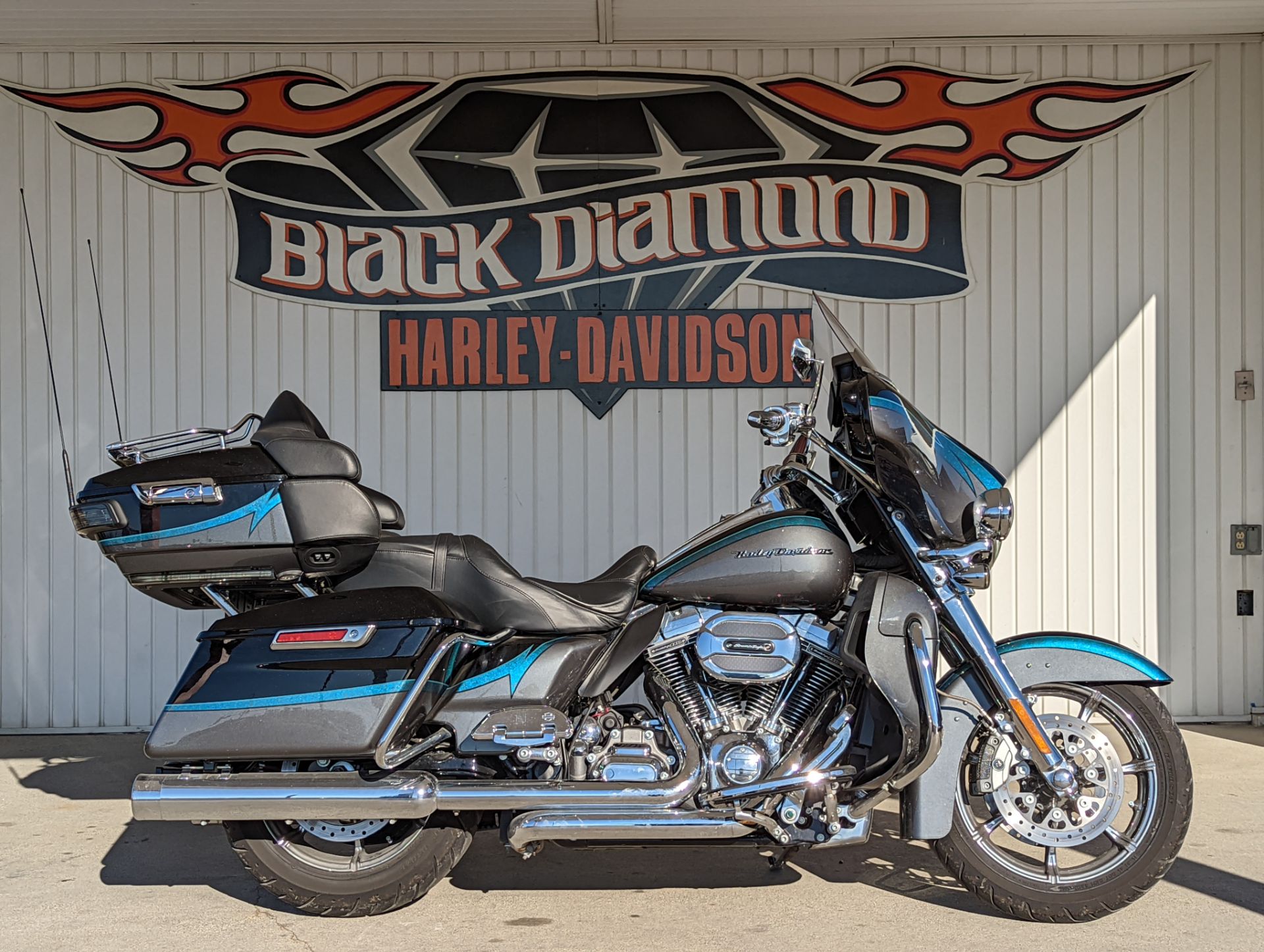 2015 Harley-Davidson CVO™ Limited in Marion, Illinois - Photo 1
