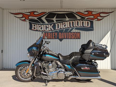 2015 Harley-Davidson CVO™ Limited in Marion, Illinois - Photo 2