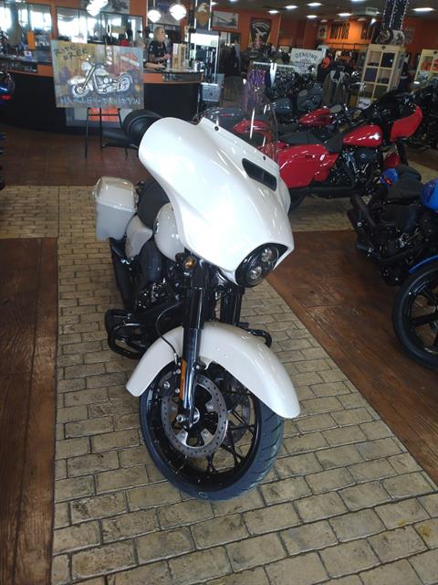2022 Harley-Davidson FLHX in Marion, Illinois - Photo 4