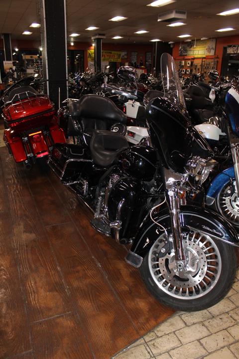 2010 Harley-Davidson Ultra Classic® Electra Glide® in Marion, Illinois - Photo 5