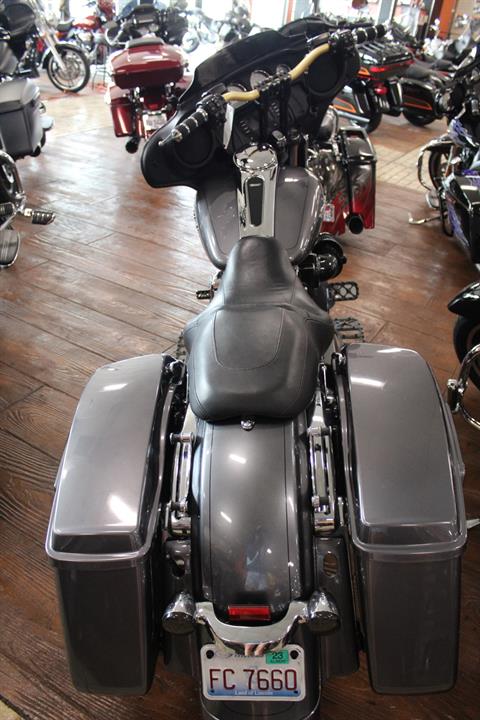 2015 Harley-Davidson Street Glide® in Marion, Illinois - Photo 5